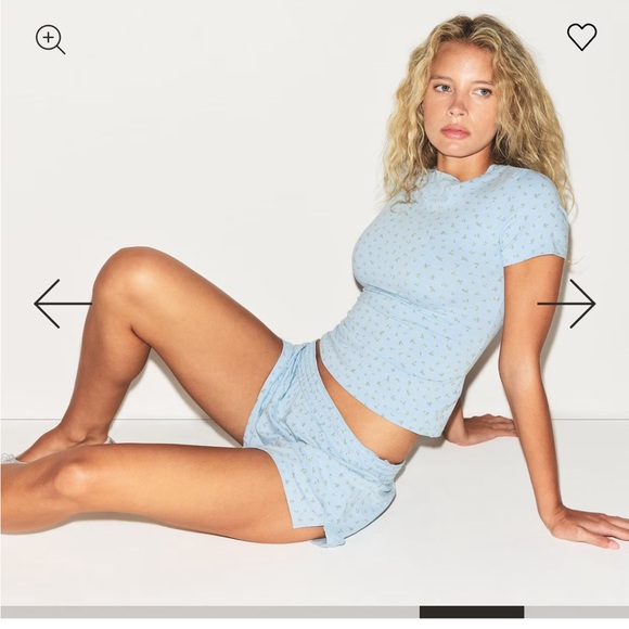 SKIMS NWOT cotton jersey t-shirt powder blue micro floral top shirt size M - Picture 2 of 10